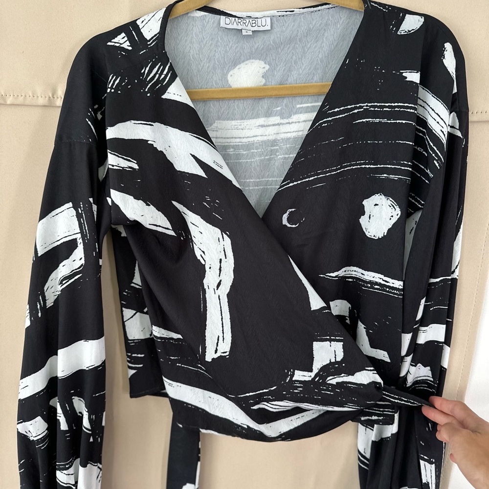 Diarrablu Aida Wrap Top size small